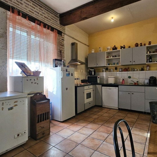  Annonces AIGUILLON : Immeuble | LAFITTE-SUR-LOT (47320) | 381 m2 | 129 000 € 