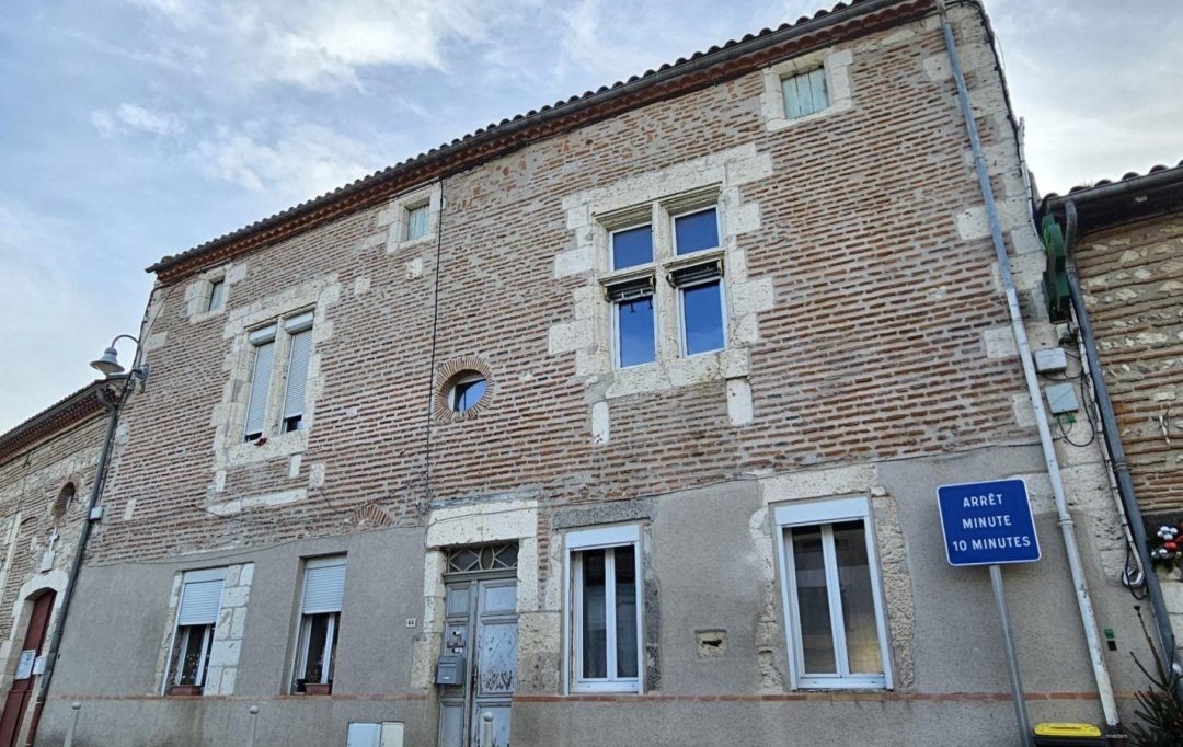 Annonces AIGUILLON : Immeuble | LAFITTE-SUR-LOT (47320) | 381 m2 | 129 000 € 